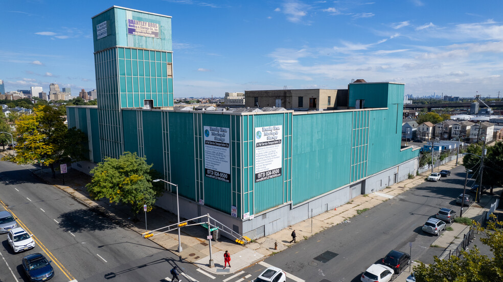 162-176 Elizabeth Ave, Newark, NJ à vendre - Photo principale - Image 1 de 4