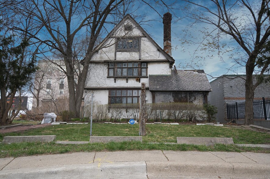 1989 W Grand Blvd, Detroit, MI à vendre - Photo principale - Image 1 de 1