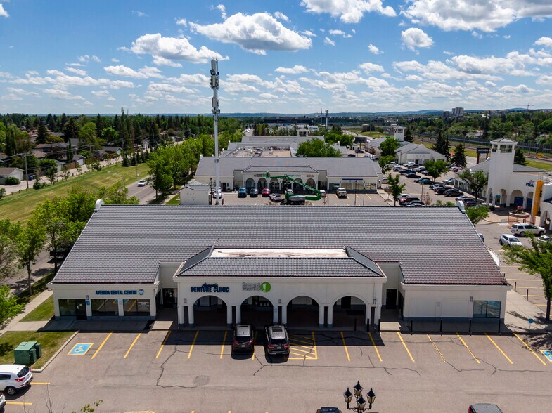 12445 Lake Fraser Dr SE, Calgary, AB à louer - Photo du bâtiment - Image 3 de 11