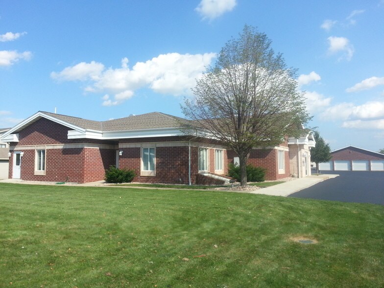 3019 Holmgren Way, Green Bay, WI à louer - Photo du bâtiment - Image 1 de 6