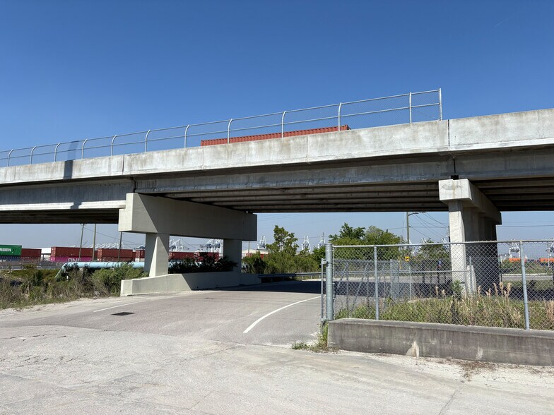 17 Main St, Savannah, GA à louer - Photo du bâtiment - Image 3 de 26