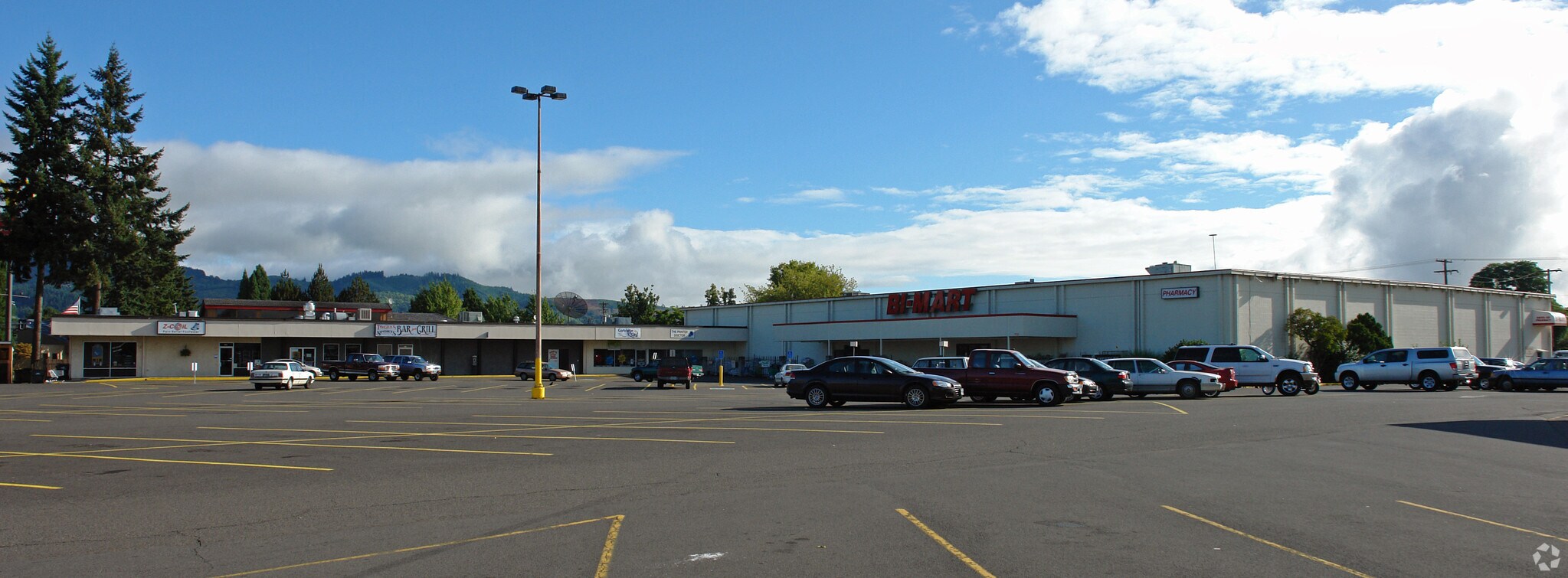 1507-1521 Mohawk Blvd, Springfield, OR à louer Photo principale- Image 1 de 9