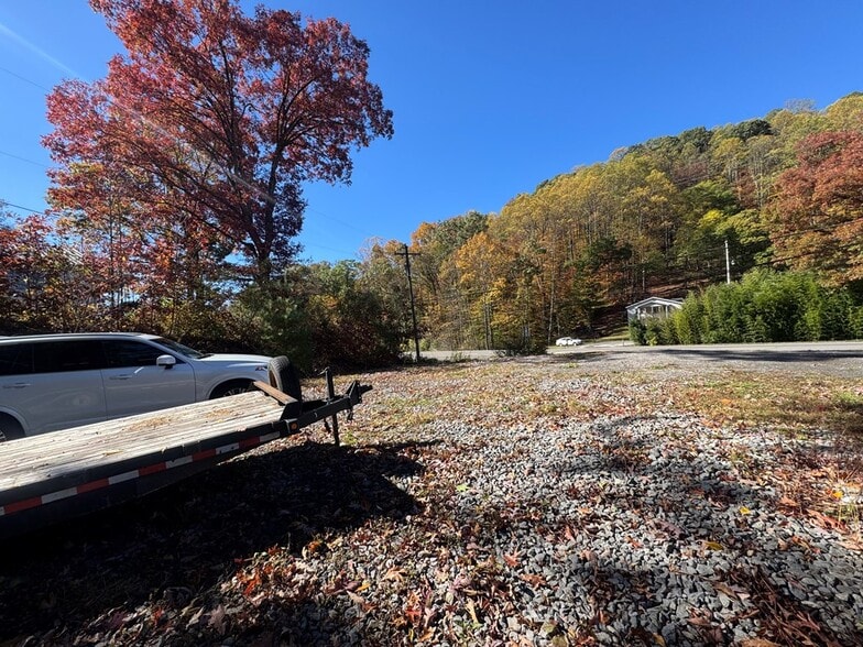 330 Robert C Byrd Dr, Sophia, WV for sale - Building Photo - Image 2 of 8