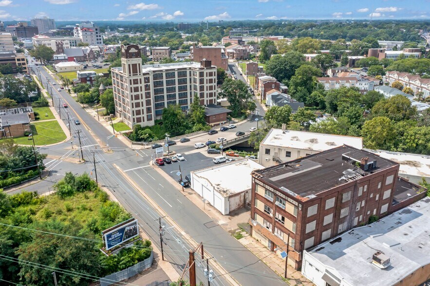 636 E State St, Trenton, NJ à louer - Photo du bâtiment - Image 3 de 14