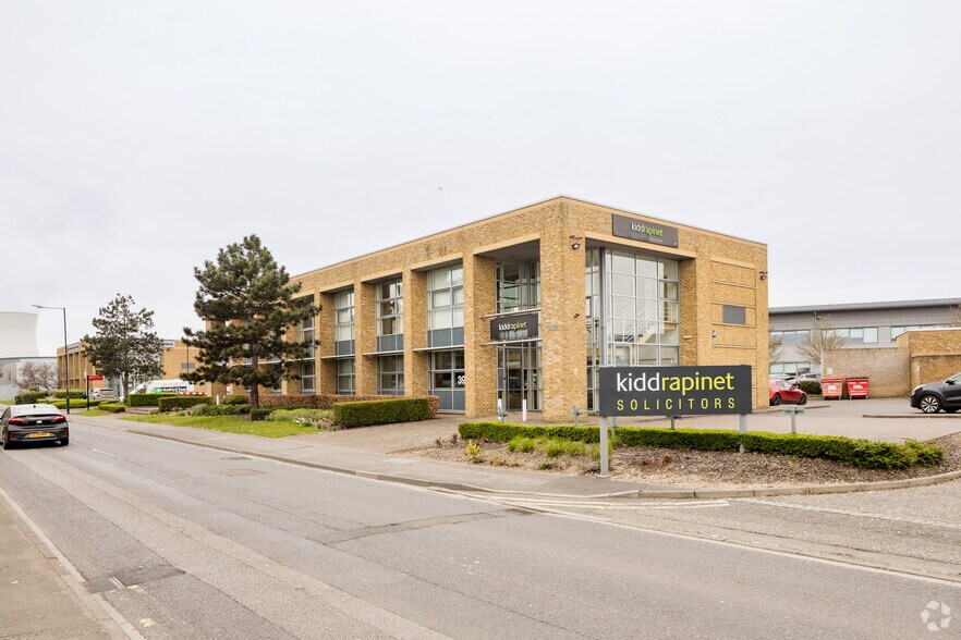 391 Edinburgh Ave, Slough à louer - Photo du bâtiment - Image 2 de 4