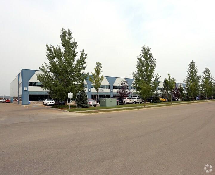 3904-3944 53rd Ave NW, Edmonton, AB à louer - Photo du bâtiment - Image 2 de 13
