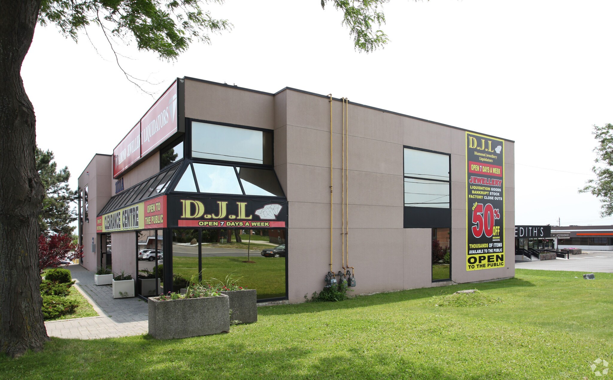 1111A Finch Ave W, Toronto, ON for sale Primary Photo- Image 1 of 1