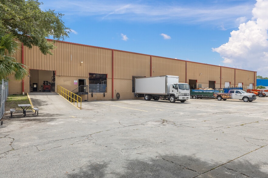 400 Central Park, Sanford, FL for lease - Building Photo - Image 2 of 2