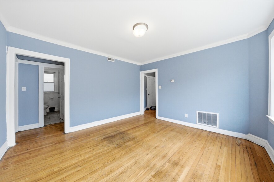 7352 S Langley Ave, Chicago, IL à vendre - Photo du bâtiment - Image 3 de 11