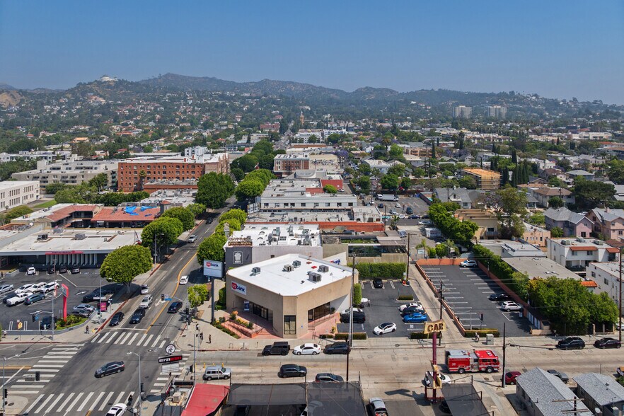 1700 N Vermont Ave, Los Angeles, CA à louer - Aérien - Image 2 de 17