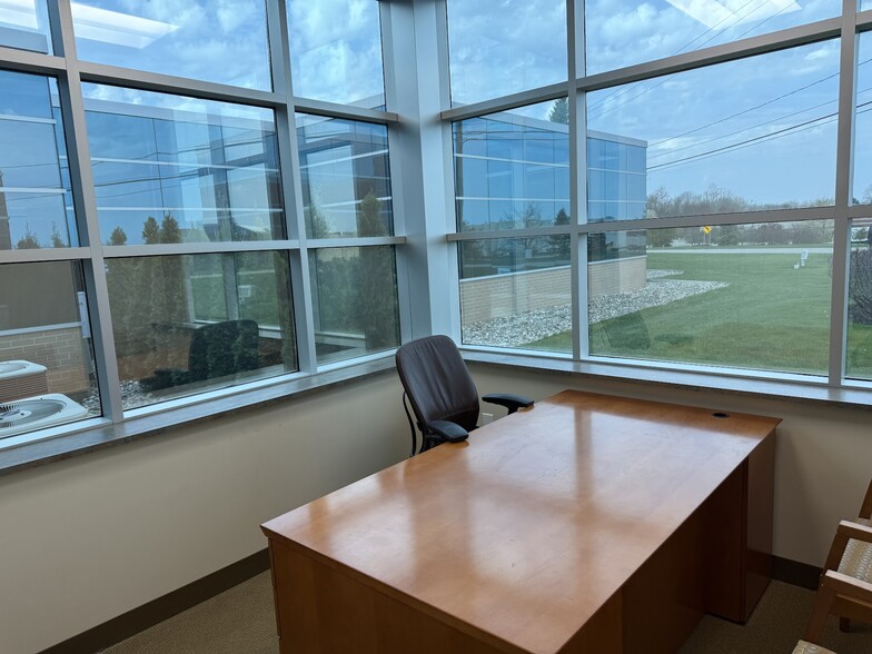 8235 N Holly Rd, Grand Blanc, MI for lease - Interior Photo - Image 3 of 18