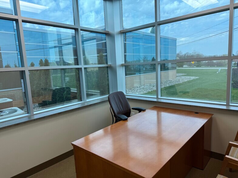 8235 N Holly Rd, Grand Blanc, MI à louer - Photo intérieure - Image 3 de 18