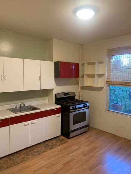 301 23rd St, Brooklyn, NY à vendre - Photo du bâtiment - Image 3 de 11
