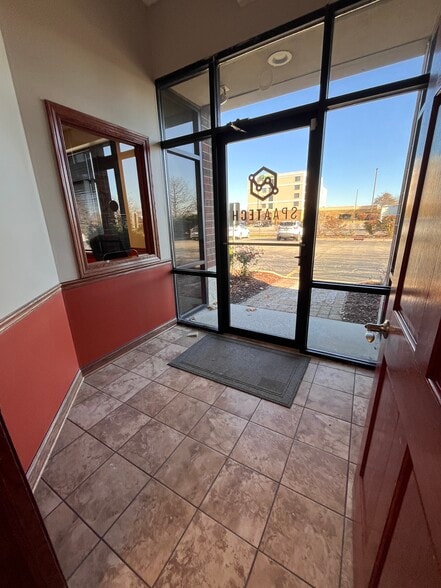 215 Remington Blvd, Bolingbrook, IL à vendre - Photo du bâtiment - Image 2 de 6