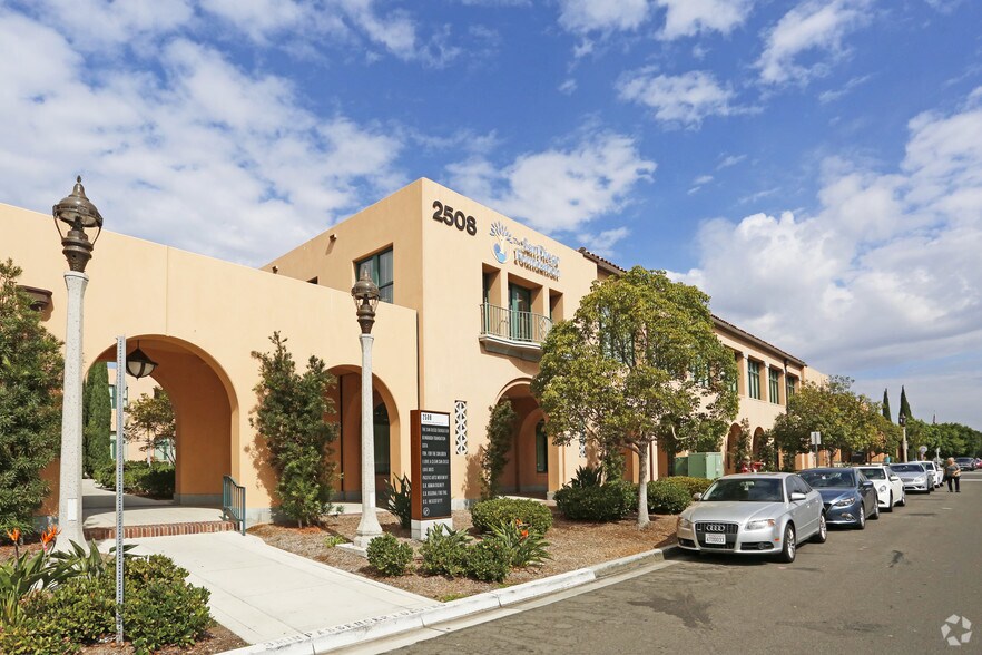 2508 Historic Decatur Rd, San Diego, CA à louer - Photo principale - Image 1 de 13