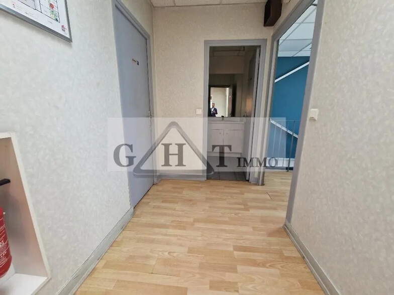 Office in Bobigny for lease - Interior Photo - Image 3 of 5