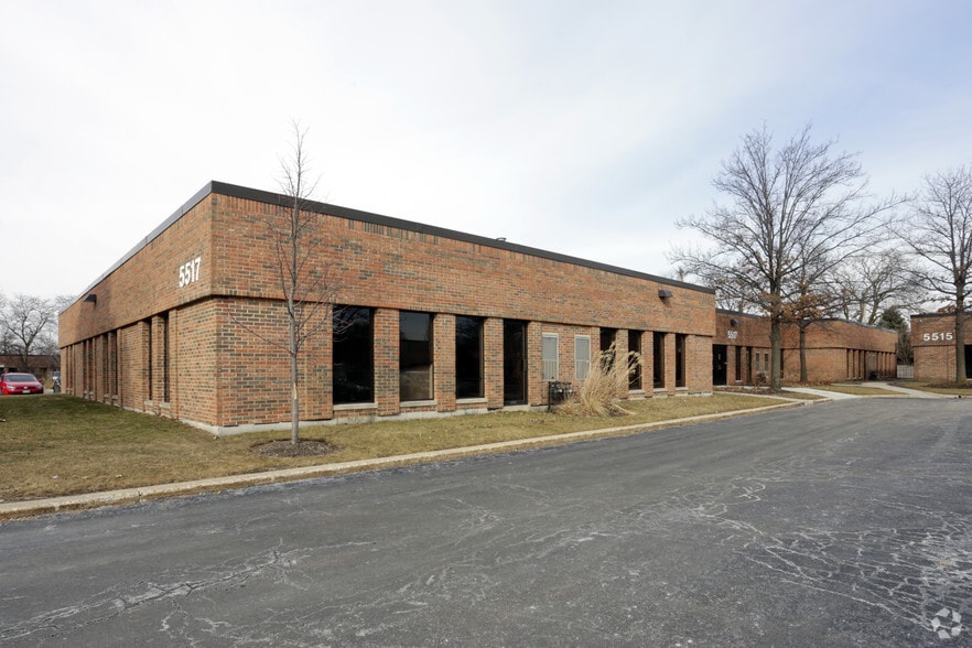 5517 N Cumberland Ave, Chicago, IL for lease - Primary Photo - Image 1 of 9