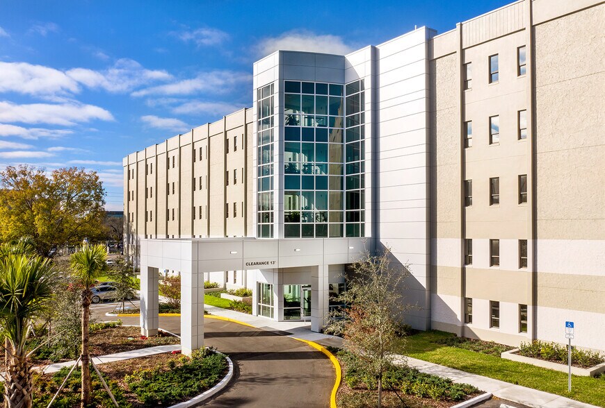 3500 E Fletcher Ave, Tampa, FL à vendre - Photo du bâtiment - Image 1 de 1