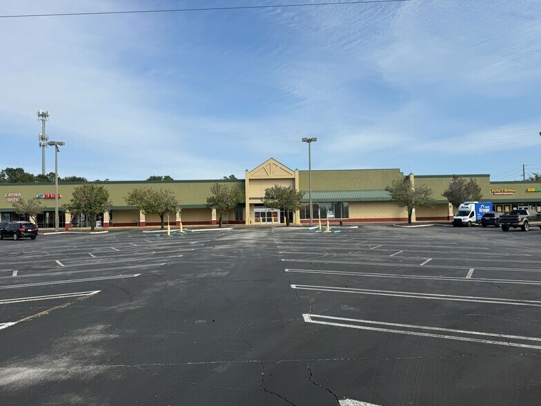 6830-6855 SE Maricamp Rd, Ocala, FL à louer - Photo du bâtiment - Image 2 de 8