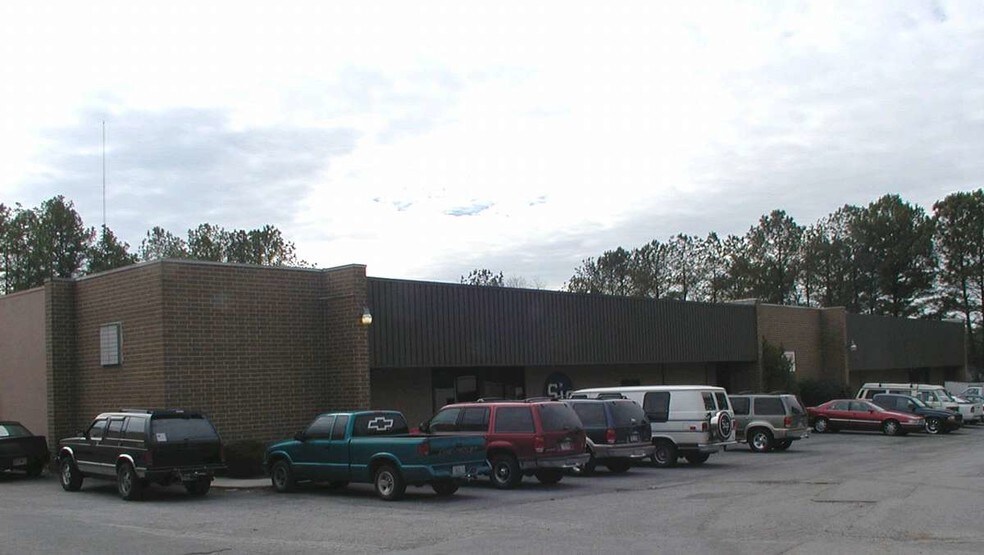 2732-2740 S Cobb Industrial Blvd SE, Smyrna, GA à louer - Photo du bâtiment - Image 2 de 6