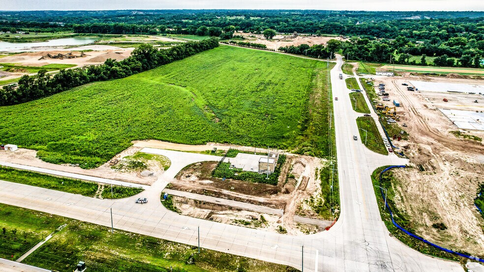 23555 W 43rd St, Shawnee, KS à vendre - Photo du bâtiment - Image 2 de 4