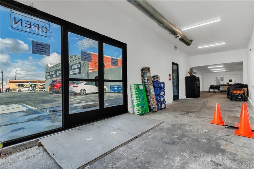 5110 Whittier, Los Angeles, CA à vendre - Photo du bâtiment - Image 2 de 5