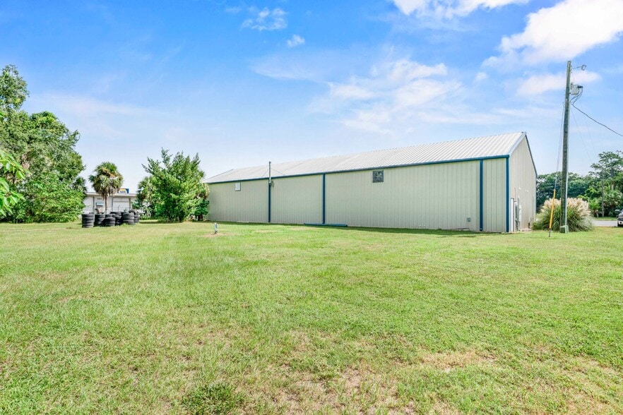 14 Highway 19 N, Inglis, FL à vendre - Photo du bâtiment - Image 3 de 9