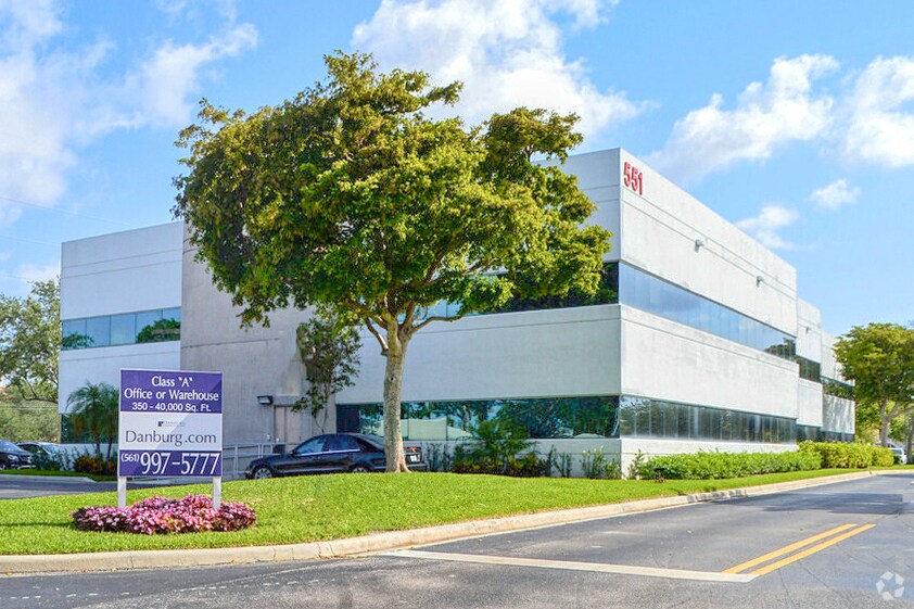 551 NW 77th St, Boca Raton, FL à louer - Photo du bâtiment - Image 2 de 16
