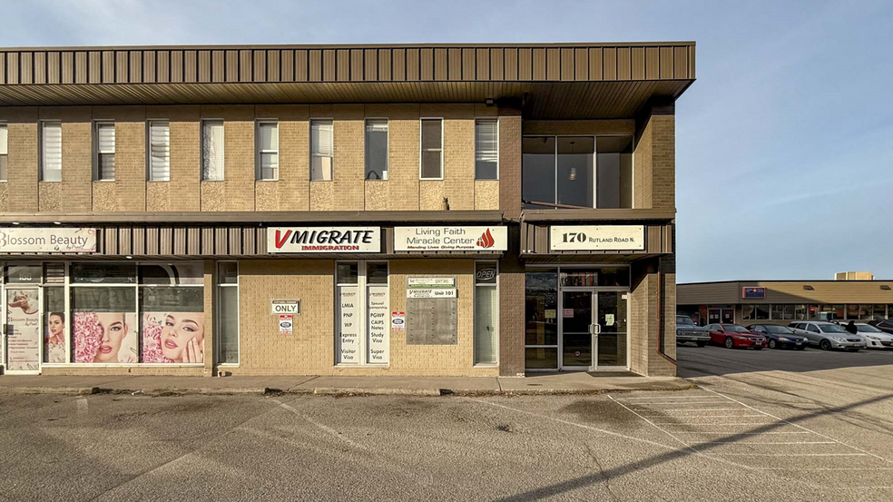 170 Rutland Rd N, Kelowna, BC for lease - Building Photo - Image 3 of 4