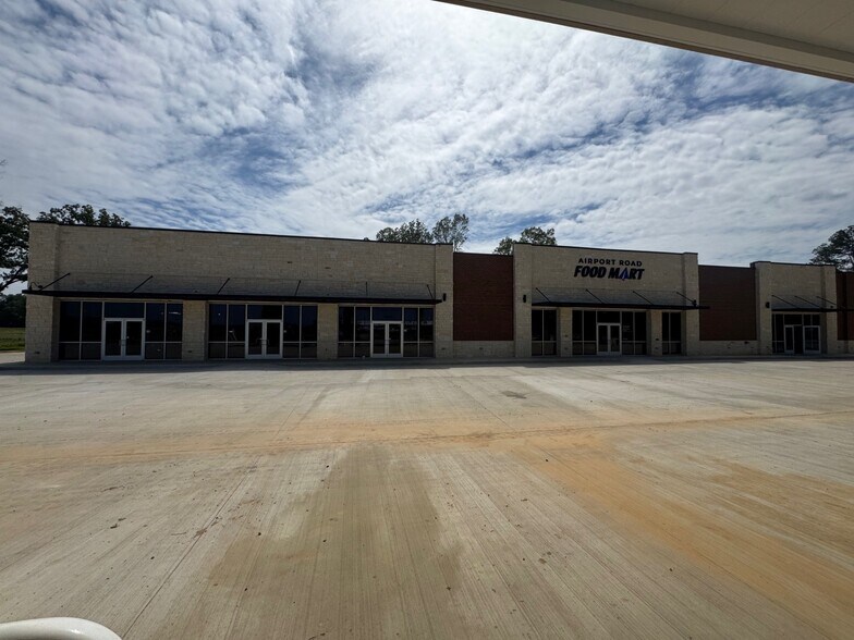 701 Airport Rd, Flowood, MS à louer - Photo du bâtiment - Image 3 de 7