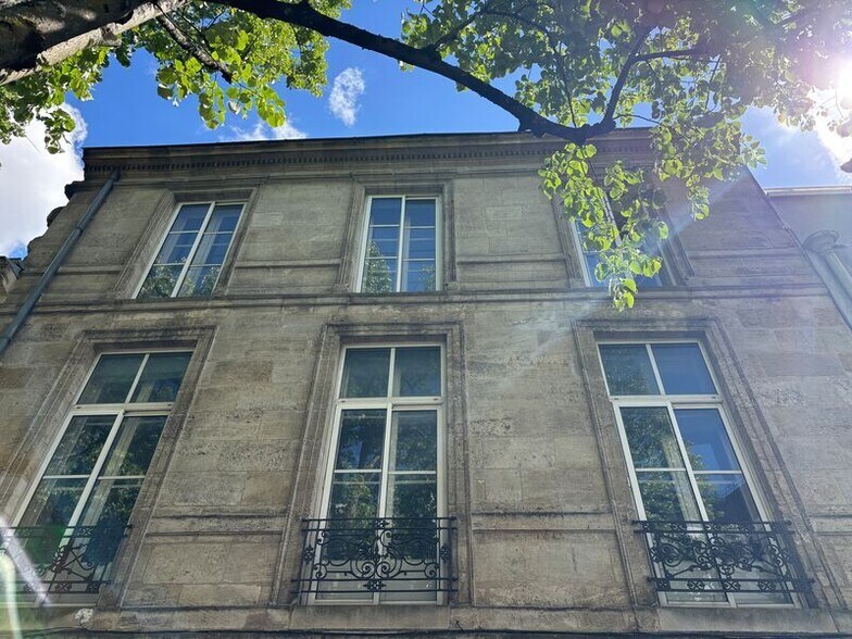 Office in Bordeaux for lease - Building Photo - Image 2 of 6
