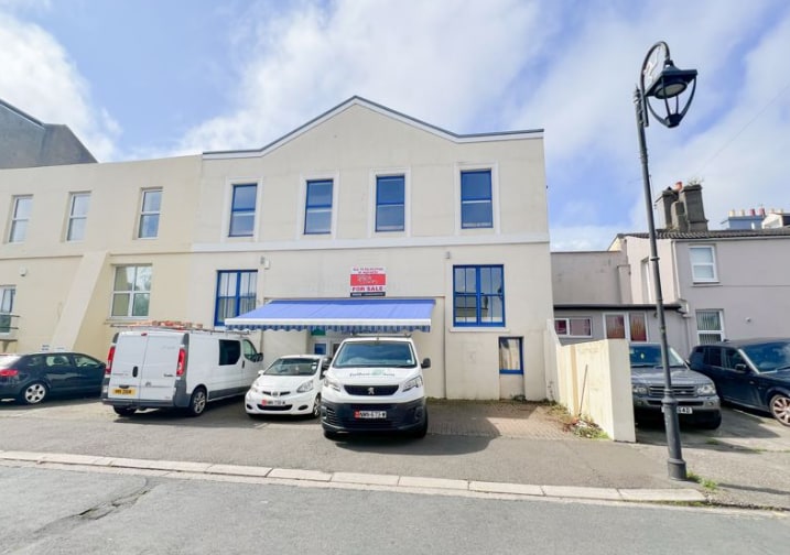 59-62 Derby Sq, Douglas for sale - Primary Photo - Image 1 of 1