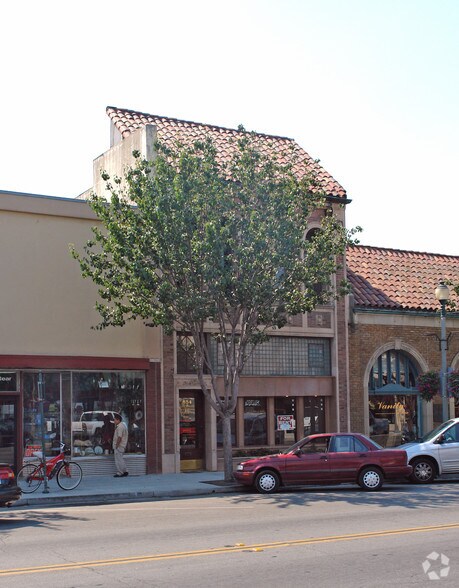 852-854 E Main St, Santa Paula, CA à louer - Photo principale - Image 1 de 13