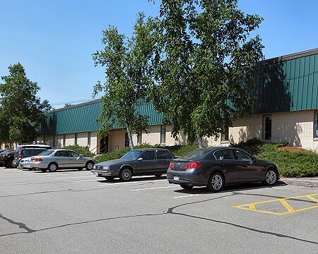444 E Industrial Park Dr, Manchester, NH à louer - Photo du bâtiment - Image 2 de 7