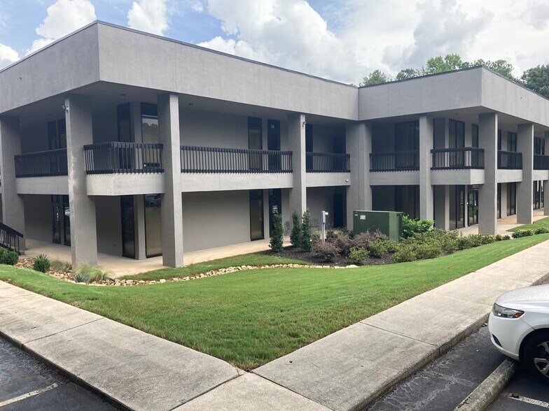 5825 Glenridge Dr NE, Sandy Springs, GA à louer - Photo du bâtiment - Image 3 de 26