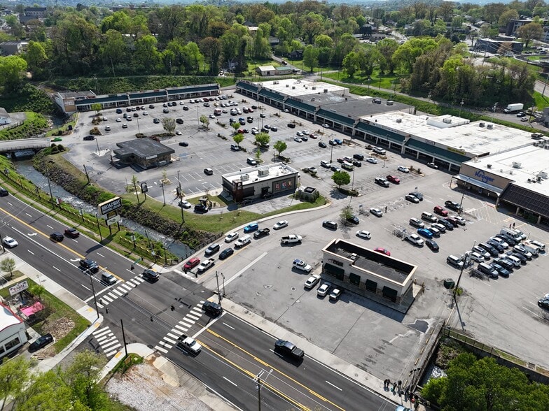 The Broadway Shopping Center portfolio of 5 properties for sale on LoopNet.ca - Primary Photo - Image 1 of 3