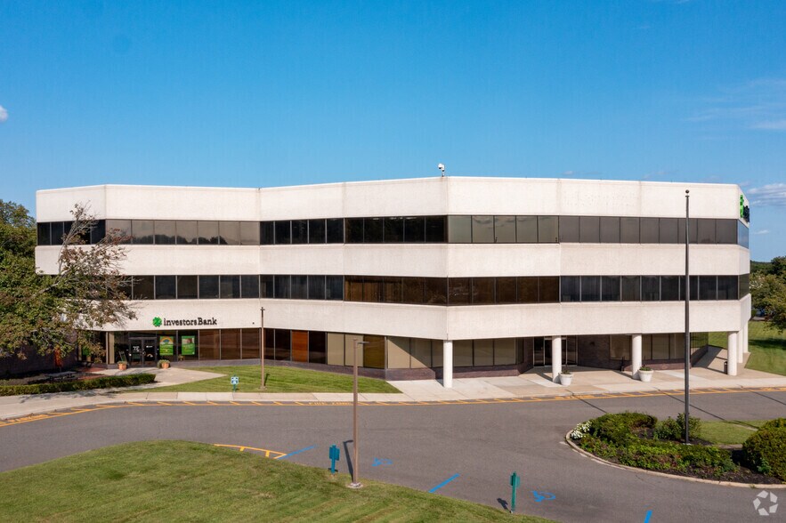 2929 Expressway Dr N, Islandia, NY à louer - Photo du bâtiment - Image 1 de 6