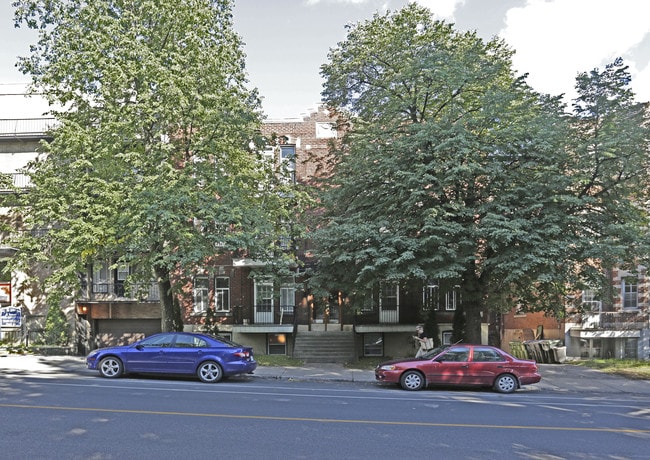 More details for 3202 Boul Édouard-Montpetit, Montréal, QC - Multifamily for Sale