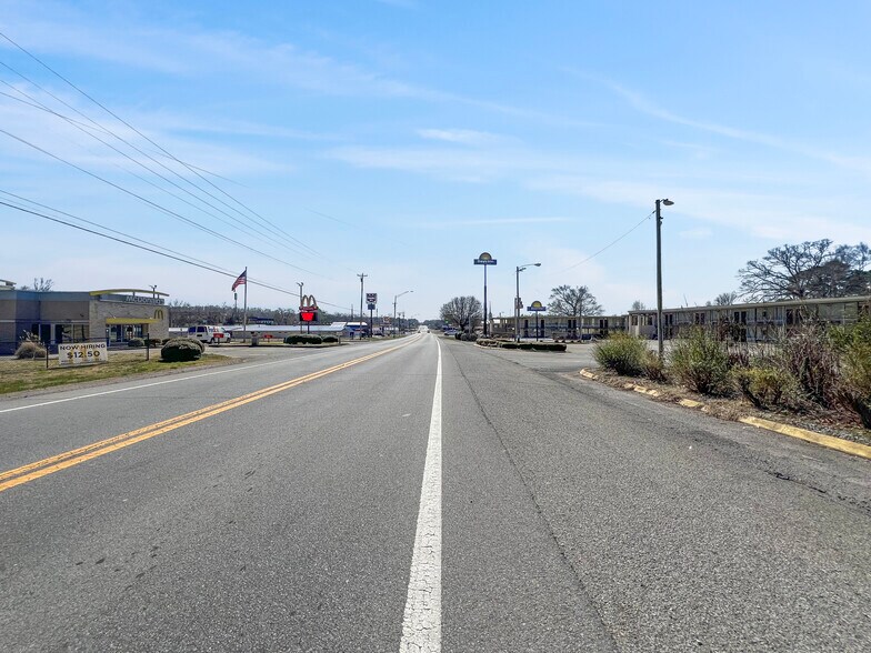 15371 Highway 13 S, Hurricane Mills, TN à louer - Photo du bâtiment - Image 2 de 67