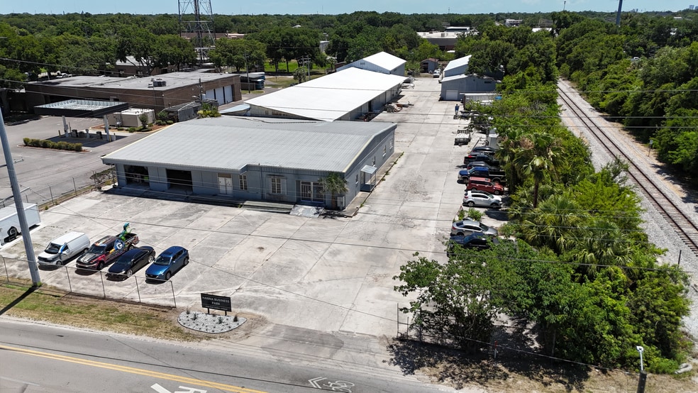 2705 E Hanna Ave, Tampa, FL for lease - Primary Photo - Image 1 of 8