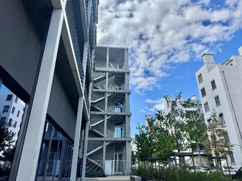 Bureau dans Lyon à vendre - Photo du bâtiment - Image 2 de 9