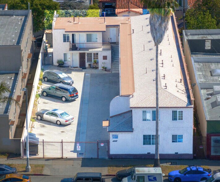 21-Unit Apartment + Commercial Property portefeuille de 2 propriétés à vendre sur LoopNet.ca - Aérien - Image 3 de 20