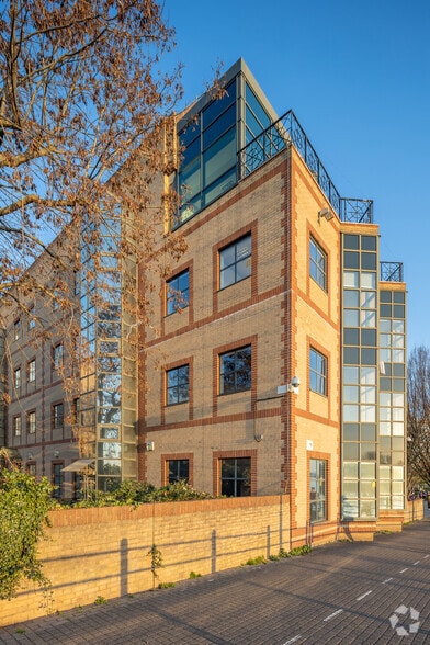 72 Chancellors Rd, London for lease - Building Photo - Image 3 of 4