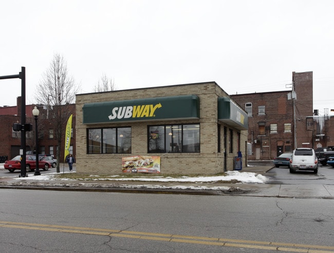 More details for 543 W Wooster Rd, Barberton, OH - Retail for Lease