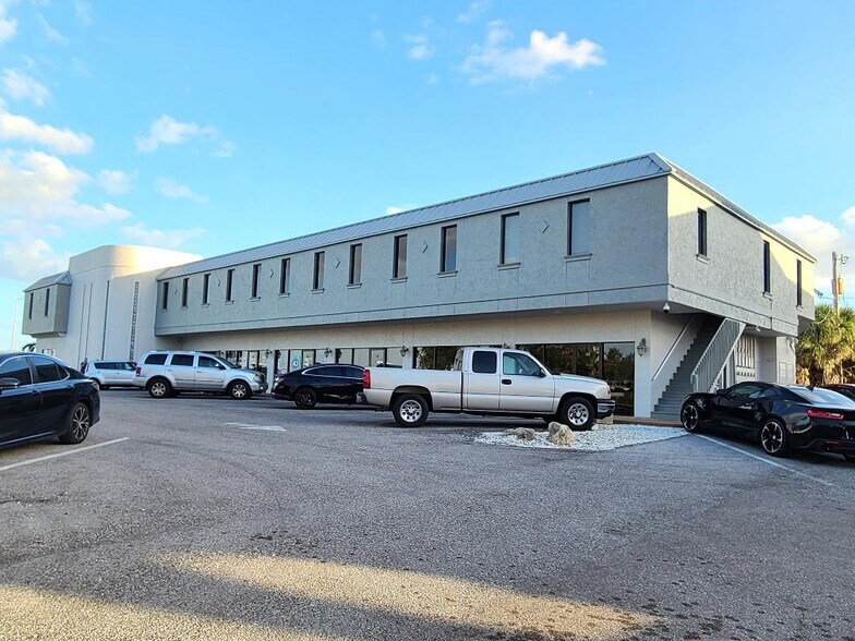 7910 N Tamiami Trl, Sarasota, FL à louer - Photo du bâtiment - Image 3 de 94