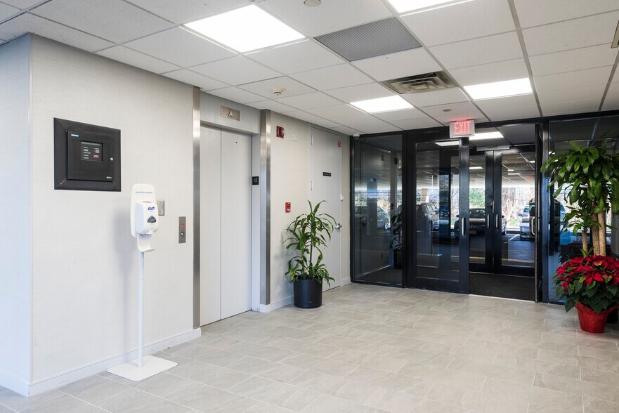 1460 US Highway 9 N, Woodbridge, NJ à louer - Photo intérieure - Image 2 de 8