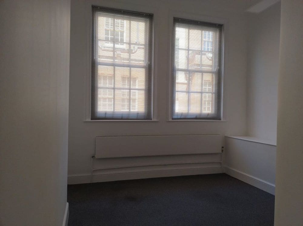 3 Bluecoats Ave, Hertford for lease Interior Photo- Image 1 of 1