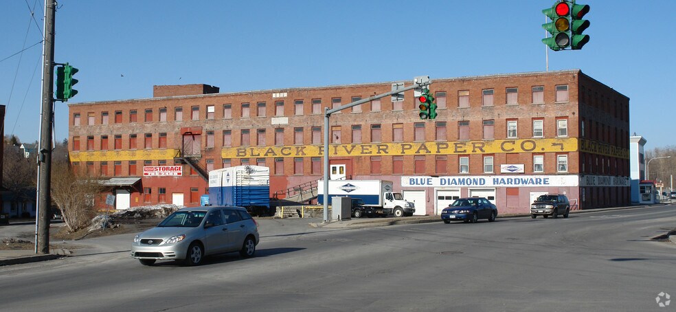 629 Factory Street portefeuille de 2 propriétés à vendre sur LoopNet.ca - Photo principale - Image 1 de 2