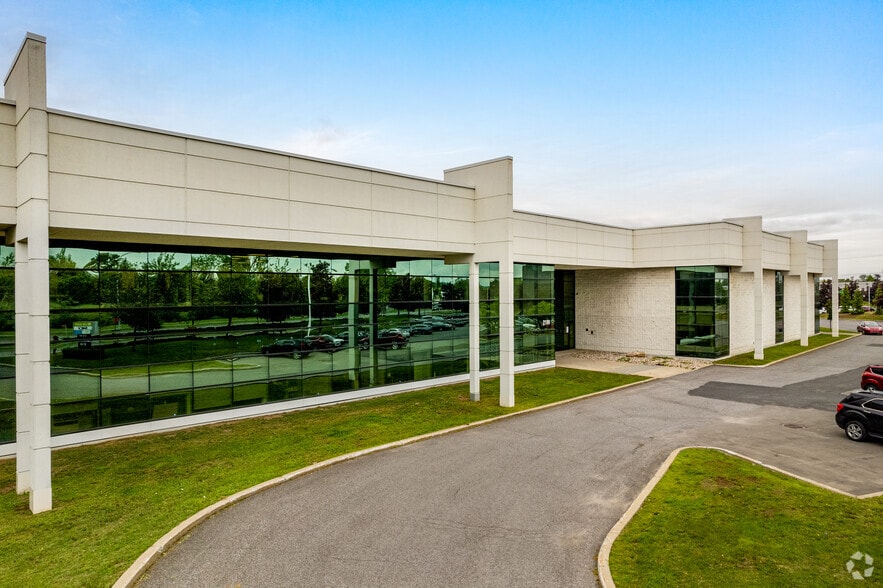 2199 Boul Fernand-Lafontaine, Longueuil, QC à louer - Photo principale - Image 1 de 4
