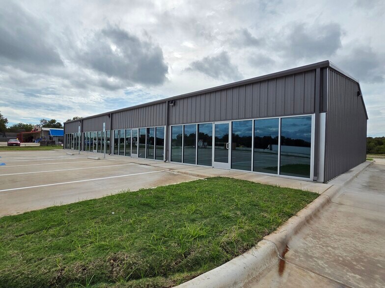 308 Church Ave, Troy, TX à louer - Photo du bâtiment - Image 3 de 10